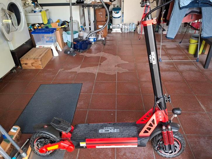 E step RBC TECH RE 24 rood, Fietsen en Brommers, Steps, Ophalen