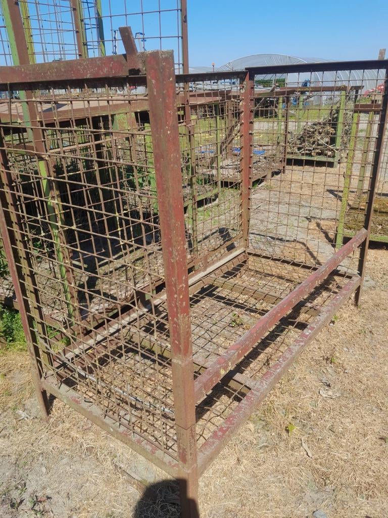 Prei uitrij kooien, Enlèvement