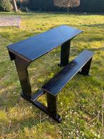 Oude houten schoolbank, Enlèvement