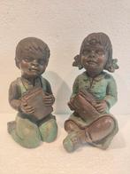 2 mooie beelden van Mat Wanders lezende kinderen, Verzenden, Gebruikt, Mens