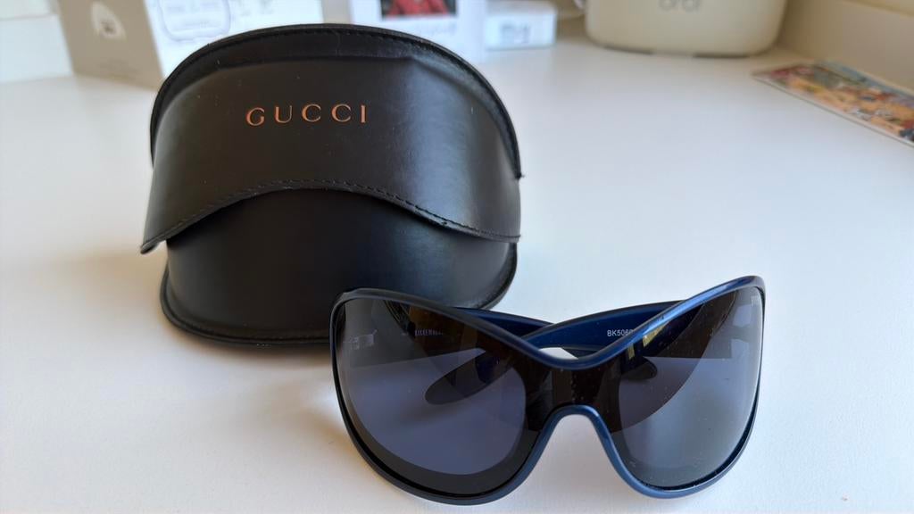 Lunettes de soleil Bikkembergs pour femme, Bijoux, Sacs & Beauté, Lunettes de Soleil & Lunettes | Femmes, Enlèvement ou Envoi