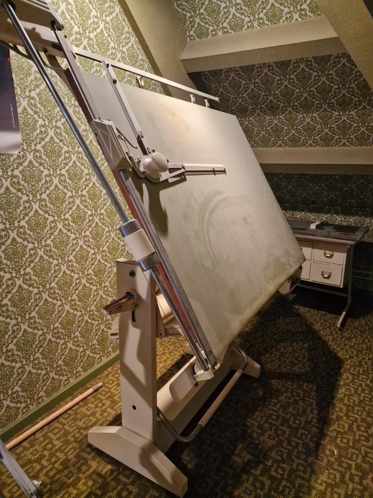 Table a dessin métallique colori crème, Bricolage & Construction, Enlèvement