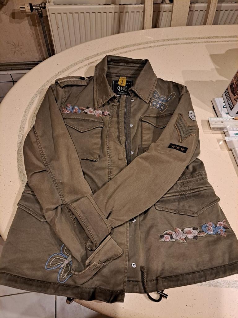 Veste pour femme, Enlèvement