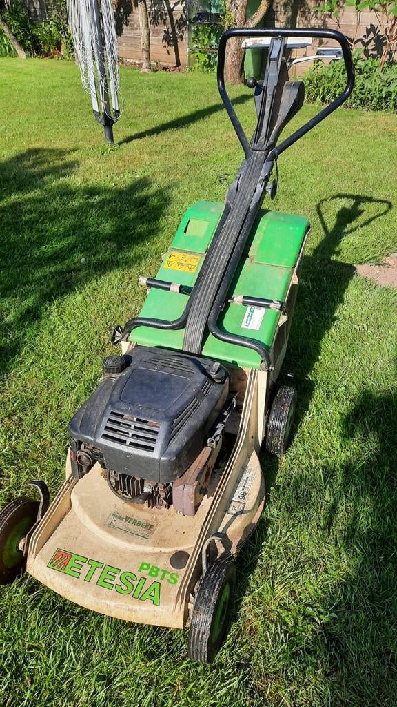Etesia grasmaaier, Ophalen
