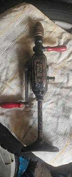 Antieke handboor, Ophalen