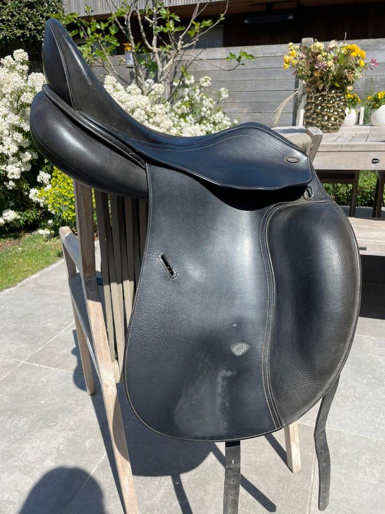 Tekna dressuurzadel 17,5 inch, Dieren en Toebehoren, Paarden en Pony's | Zadels, Ophalen, Gebruikt, Dressuur