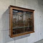 vintage ondiepe houten hangkast / vitrine / etagere, Kinderen en Baby's, Ophalen, Zo goed als nieuw