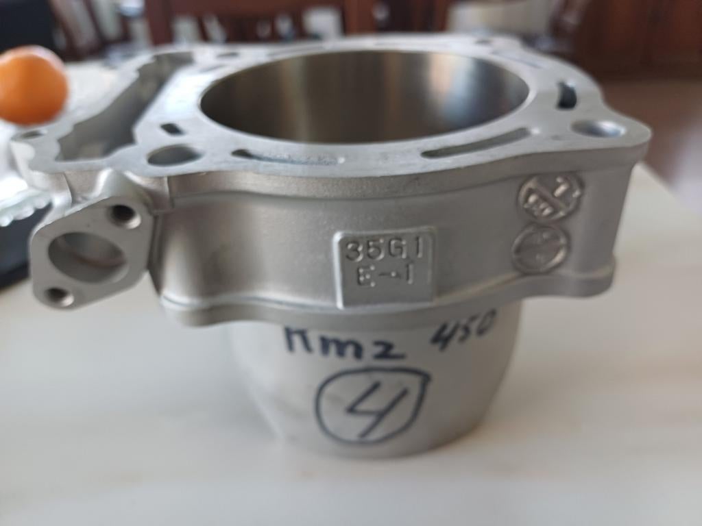 Nieuwe cilinder Suzuki rmz450 viertakt crossmotor, Ophalen of Verzenden