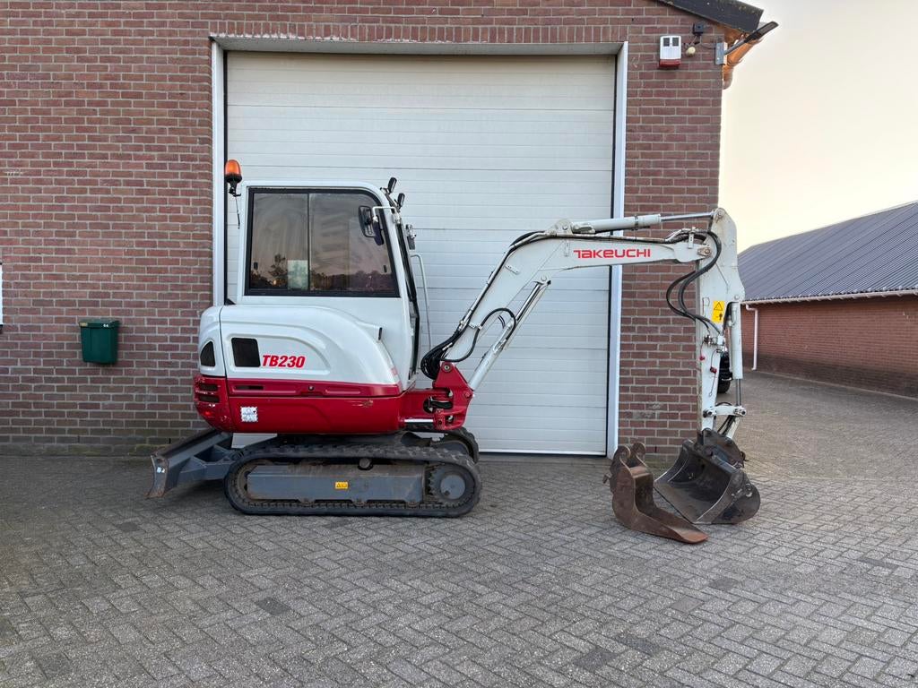 Minipelle Takeuchi TB 230, Enlèvement, Excavatrice
