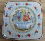 Henriot Quimper, HB Quimper (wand) bord met bloemenmand, Enlèvement ou Envoi