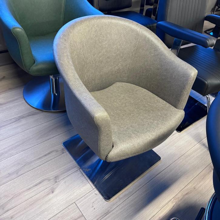 knipstoel beige creme kappersstoel pompstoel damesstoel, Huis en Inrichting, Woonaccessoires | Overige, Nieuw, Ophalen of Verzenden