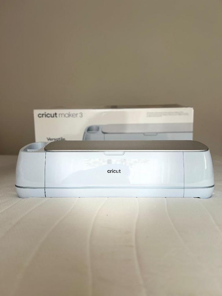 Cricut Maker 3 - inclusief accesoires t.w.v. €200, Hobby & Loisirs créatifs, Bricolage, Comme neuf, Matériel, Enlèvement