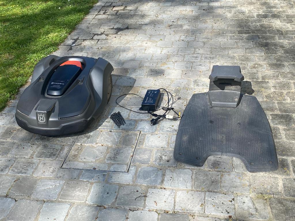 tondeuse robot Husqvarna 450X /2021, Tuin en Terras, Ophalen, Gebruikt, Bestuurbaar via app, 20 tot 25 cm