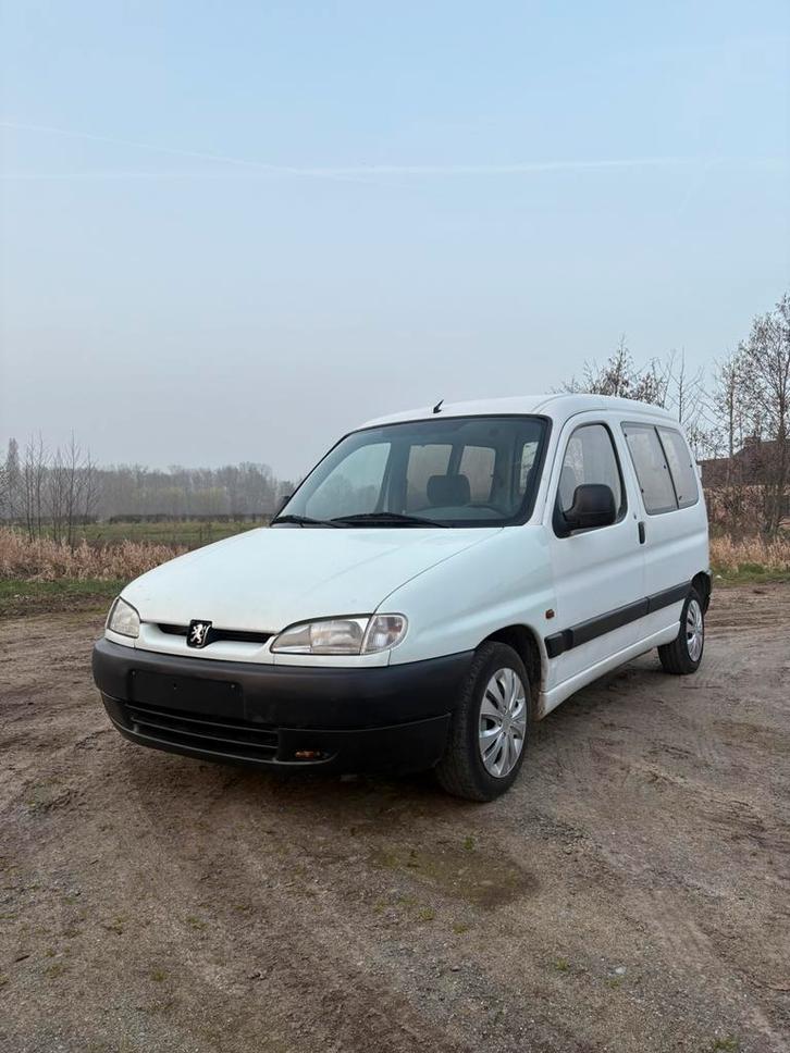 Peugot partner lichte vracht, Auto's, Bestelwagens en Lichte vracht, Particulier, Peugeot, Benzine, 3 deurs, Handgeschakeld, Wit
