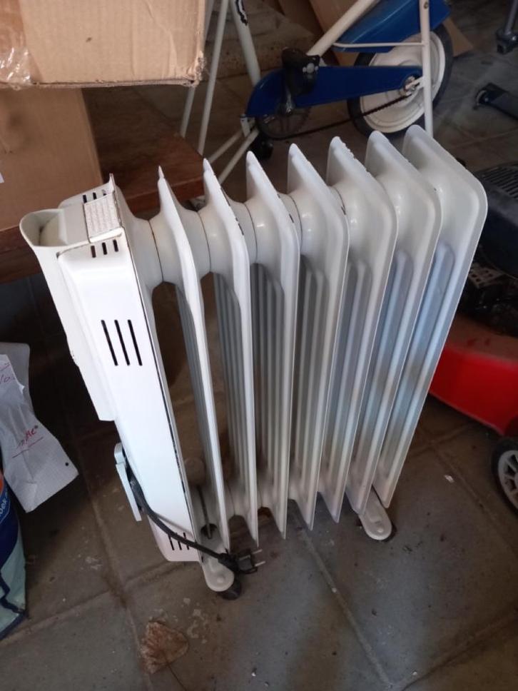 radiateur bain d'huile mobile, Bricolage & Construction, Chauffage & Radiateurs, Comme neuf, Radiateur, 800 watts ou plus, Enlèvement