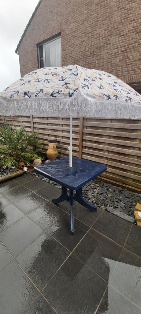 Parasol met tafel, Ophalen