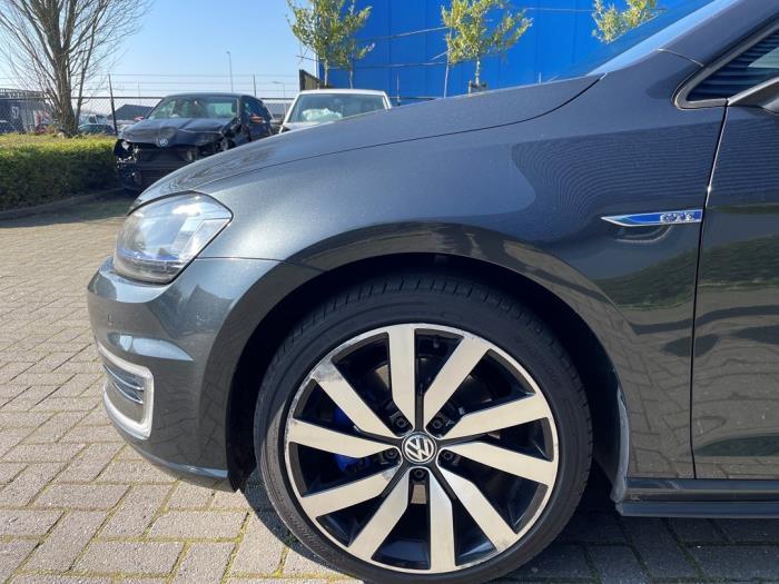 Scherm links-voor van een Volkswagen Golf (LA9W), Auto-onderdelen, Carrosserie, Volkswagen, Gebruikt, 3 maanden garantie, Ophalen of Verzenden
