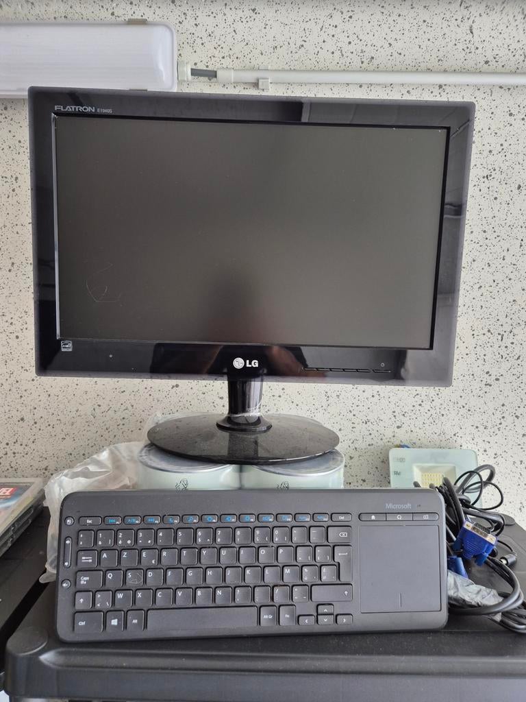 Écran d'ordinateur LG et nouveau clavier sans fil, Informatique & Logiciels, Ordinateurs de bureau, Enlèvement ou Envoi, Comme neuf