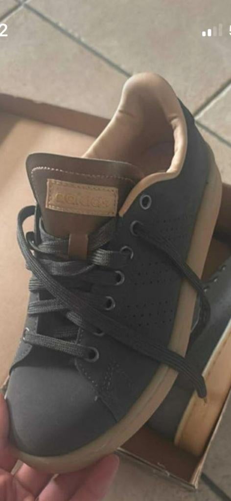 Kinderschoenen ADIDAS NEW, Kinderen en Baby's, Kinderkleding | Schoenen en Sokken, Ophalen of Verzenden