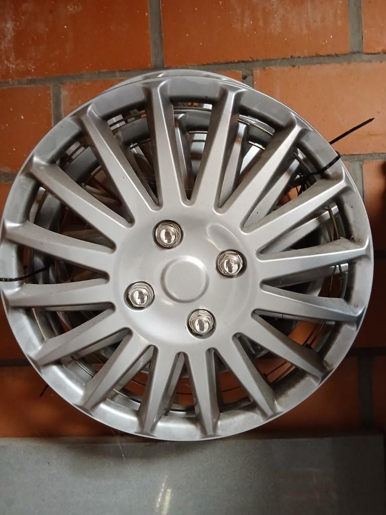 15 pouces parfait états, Autos : Divers, Enjoliveurs, Enlèvement
