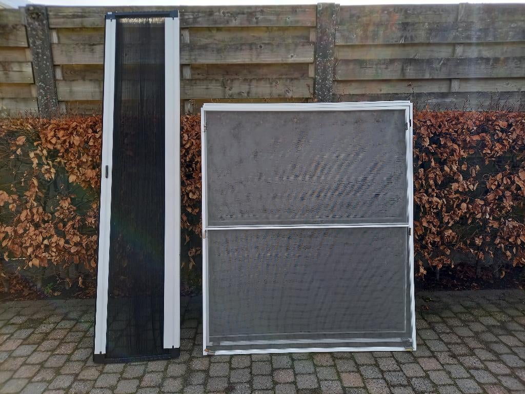 3 moustiquaires fixes et une fenêtre coulissante, Moins de 200 cm, Comme neuf, Enlèvement, Autres types