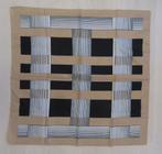 foulard carré géométrique noir-beige-blanc, classe 68x68 cm, Enlèvement ou Envoi, Comme neuf, Écharpe