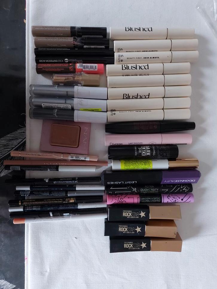 Lot maquillage yeux, Handtassen en Accessoires, Uiterlijk | Cosmetica en Make-up, Make-up, Ogen, Ophalen of Verzenden