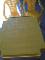 Speelgoedtafeltje en 2 stoeltjes plastic geel, Kinderen en Baby's, Ophalen, Gebruikt, Tafel(s) en Stoel(en)