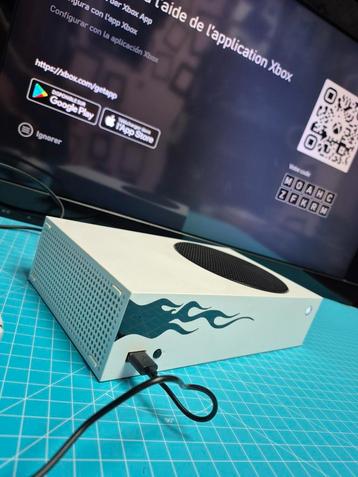 Xbox série S état neuf, boxed  beschikbaar voor biedingen