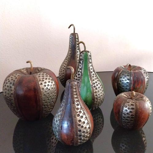 Set of 6 Decorative Sculptures Apples  Pears  Wood  Perforat, Antiek en Kunst, Kunst | Designobjecten, Verzenden