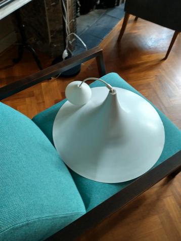 Heksenhoed hanglamp 1985 wit metaal diameter 50 cm beschikbaar voor biedingen
