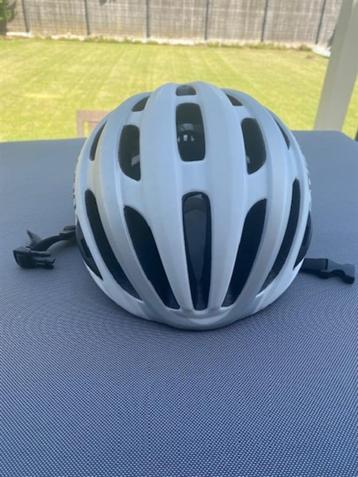 Fietshelm GIRO beschikbaar voor biedingen