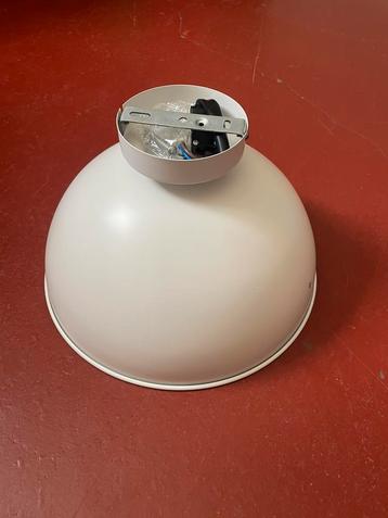 Magna plafond lamp beschikbaar voor biedingen
