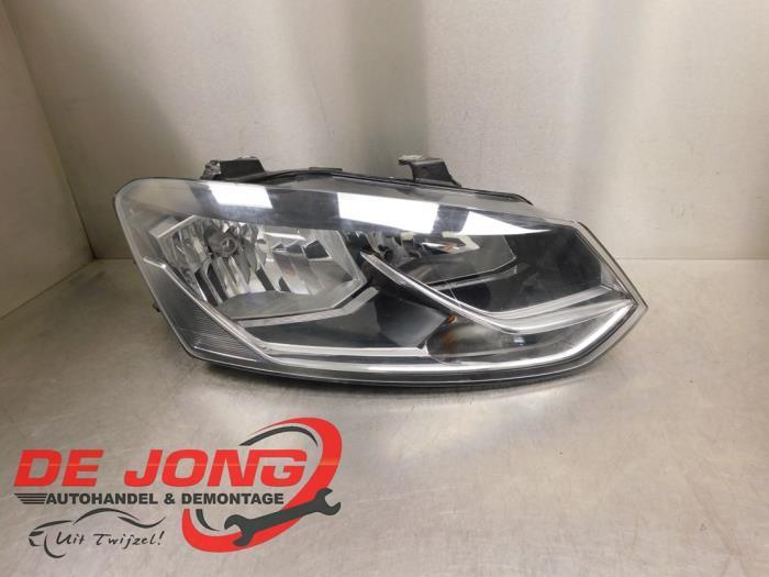 Phare droit d'un Volkswagen Polo, Autos : Pièces & Accessoires, Éclairage, Volkswagen, Utilisé, 3 mois de garantie, Enlèvement ou Envoi