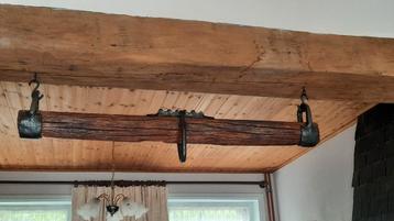 set van 2 houten en metalen jukken beschikbaar voor biedingen