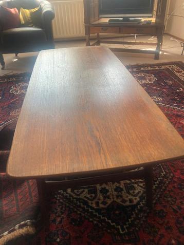 Vintage Louis van Teeffelen salontafel + magazine ondertafel beschikbaar voor biedingen