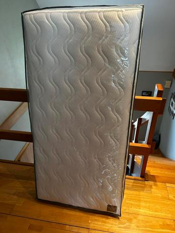 Matelas neuf en cocolatex 70x140 cm beschikbaar voor biedingen