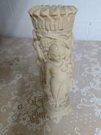 Vase égyptien — Œuvre d'art décorative Influences anciennes, Enlèvement