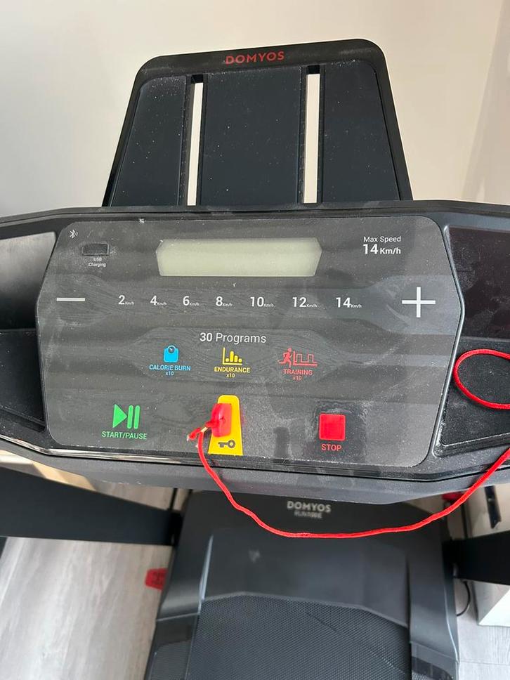 Loopband domyos RUN100E, Sport en Fitness, Fitnessapparatuur, Zo goed als nieuw, Loopband, Ophalen