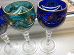 8 antieke gekleurde glazen op voet, Antiek en Kunst, Antiek | Glaswerk en Kristal, Ophalen