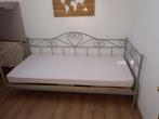 Eenpersoons bed met lattenbodem en matras, Huis en Inrichting, Slaapkamer | Bedden, Ophalen, 90 cm, Eenpersoons, Zo goed als nieuw