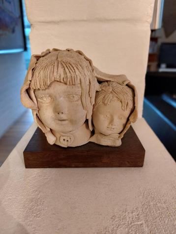sculptuur keramiek 2 meisjeshoofden gertruyde puype beschikbaar voor biedingen