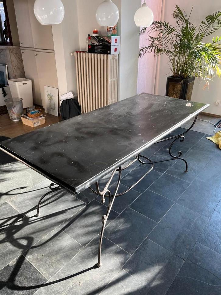Table de salle à manger avec piètement en fer forgé, Maison & Meubles, Tables | Tables d'appoint, Utilisé, Rectangulaire, 60 cm ou plus