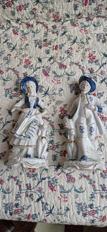 Deux belles statuettes (couple) faïence beschikbaar voor biedingen