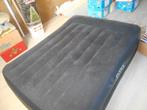 intex luchtmatras 200 x 140 met ingebouwde pomp, Ophalen of Verzenden, Ingebouwde pomp, Zo goed als nieuw, 2-persoons