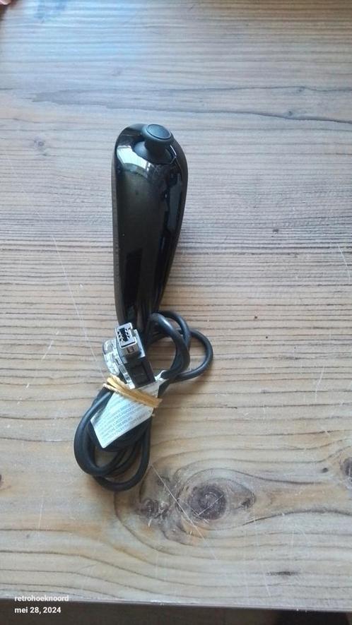 Zwarte nunchuck voor Nintendo, Games en Spelcomputers, Spelcomputers | Nintendo Consoles | Accessoires, Zo goed als nieuw, Verzenden