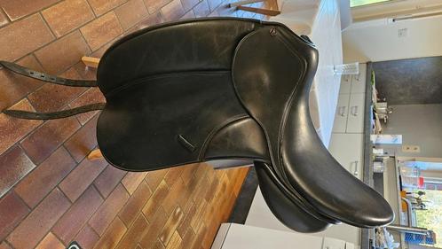 Dressuurzadel 17.5inch, Dieren en Toebehoren, Paarden en Pony's | Zadels, Gebruikt, Dressuur, Ophalen