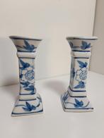 ️ Paar blauwe keramische kandelaars - bloemmotief ️, Ophalen, Blauw