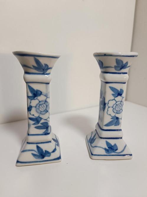 ️ Paar blauwe keramische kandelaars - bloemmotief ️, Huis en Inrichting, Woonaccessoires | Kandelaars en Kaarsen, Blauw, Ophalen