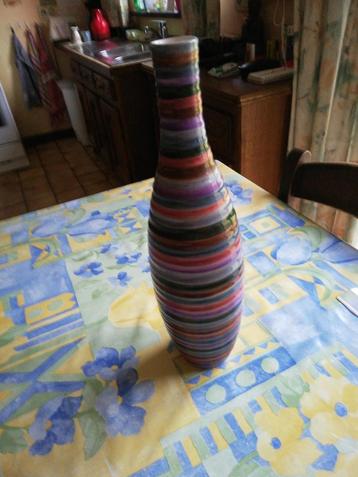 Vase 34 cm de haut. 3cm de diamètre.  beschikbaar voor biedingen